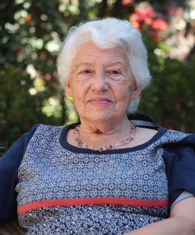Ana Mirza Lobos Hernández